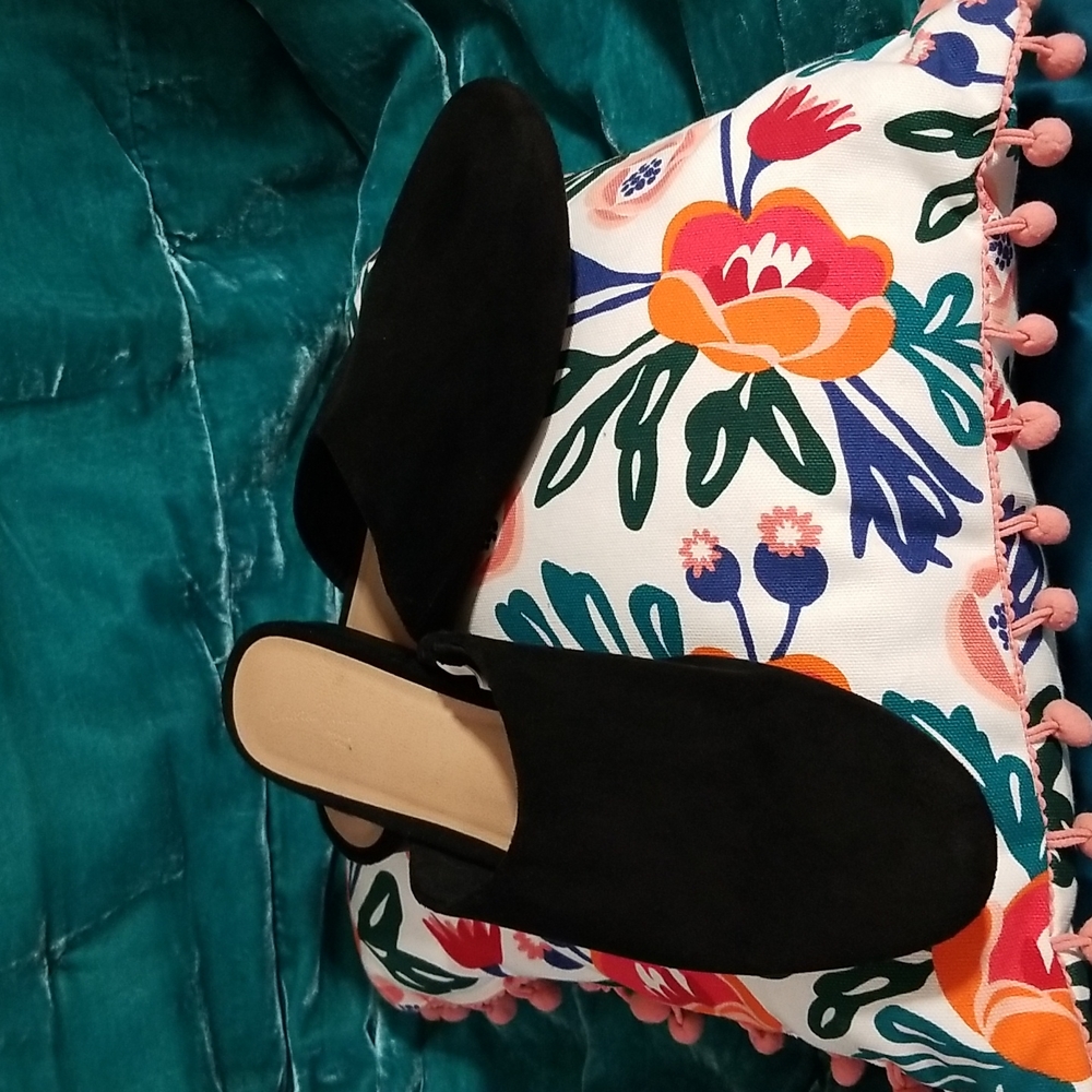 Universal Thread black suede slides, size 9.5